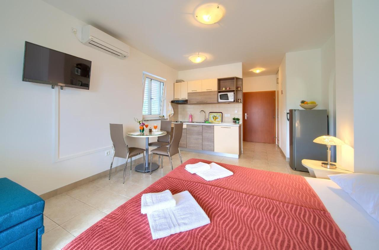 Apartments Ivica Krk Island ชิโล ภายนอก รูปภาพ