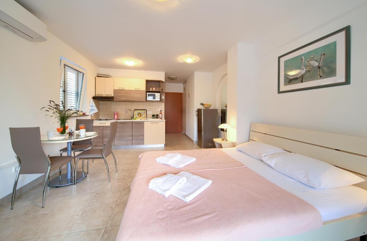 Apartments Ivica Krk Island ชิโล ภายนอก รูปภาพ
