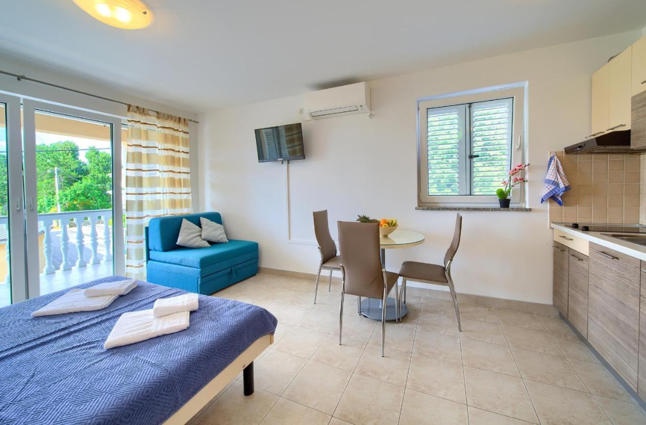 Apartments Ivica Krk Island ชิโล ภายนอก รูปภาพ
